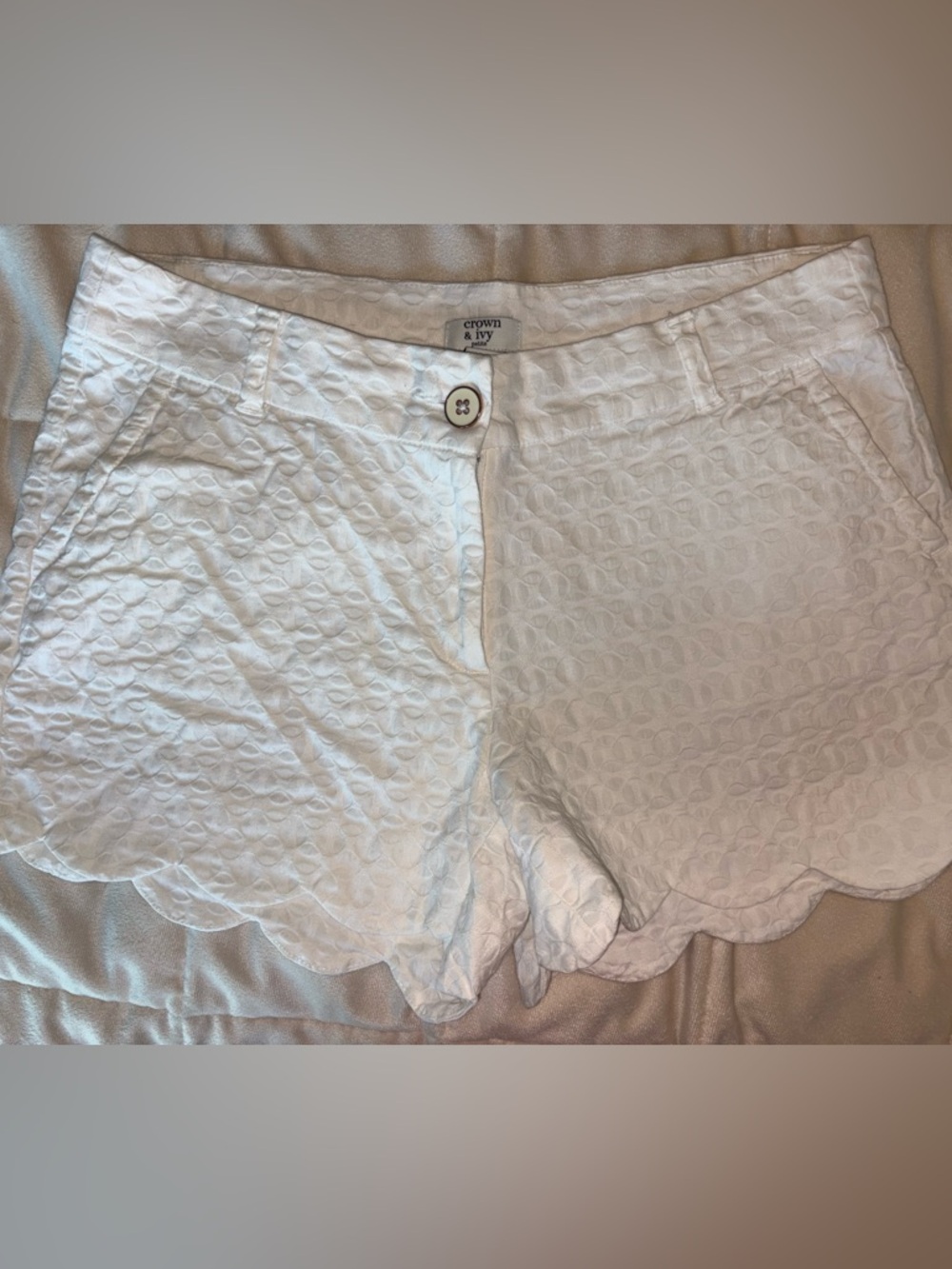crown & ivy Cream Scallop Hem Women's Shorts